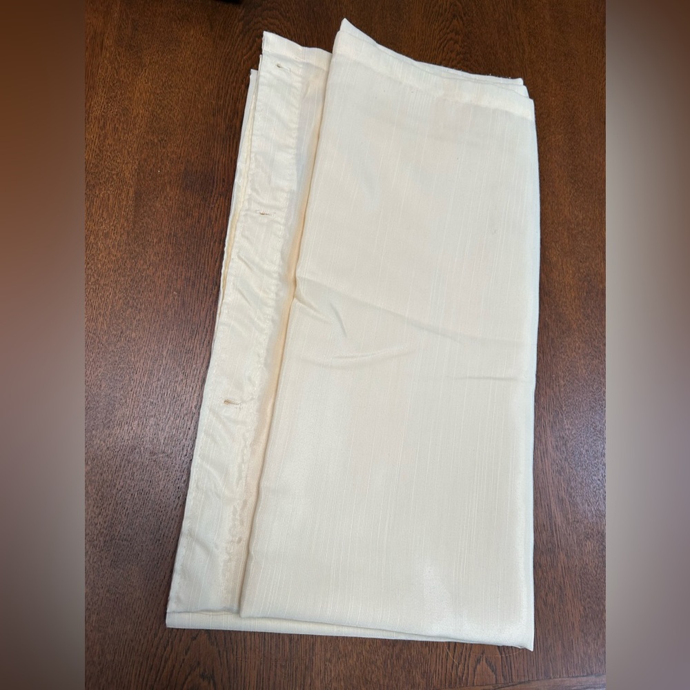 CreamShower Curtain. Full. NWOT never used. Ready to hang on shower ring hooks.